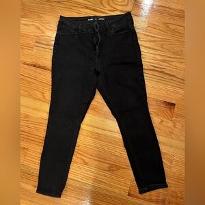 Old Navy black Super Skinny Jeans